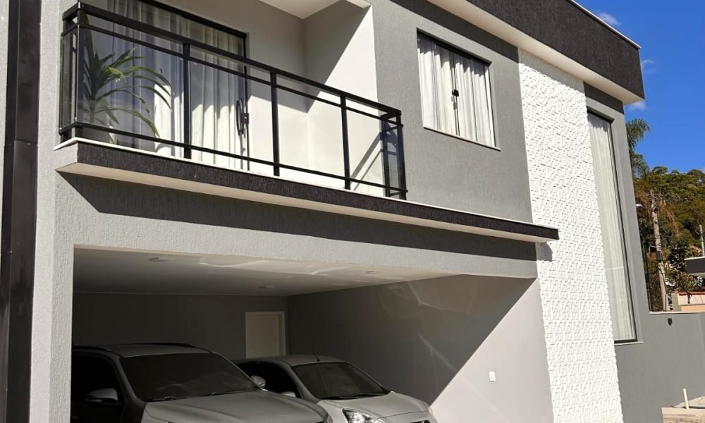 Casa 43 faixada carros 2