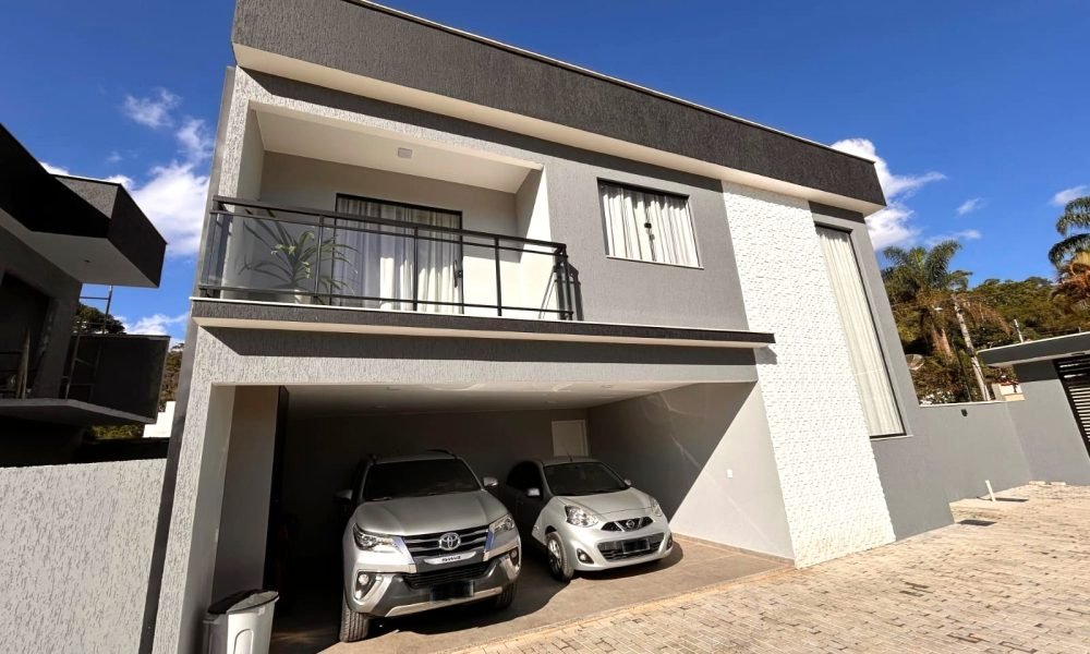 Casa 43 faixada carros