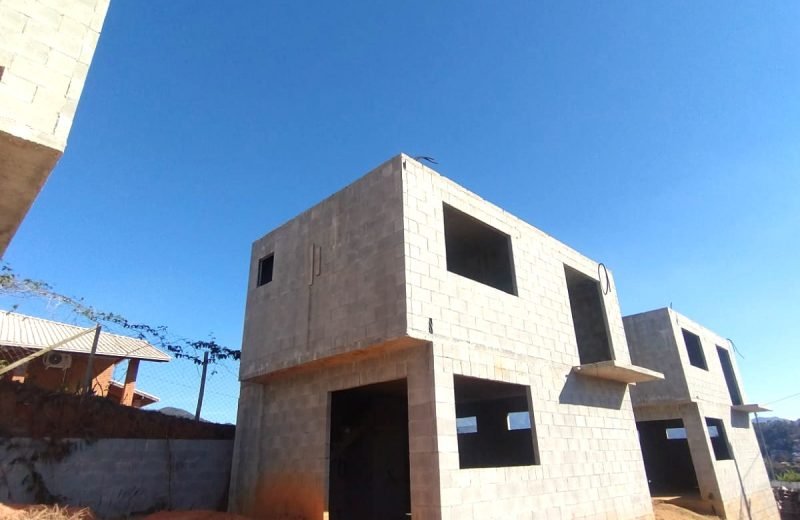 Casa Condomínio 47 faixada 2